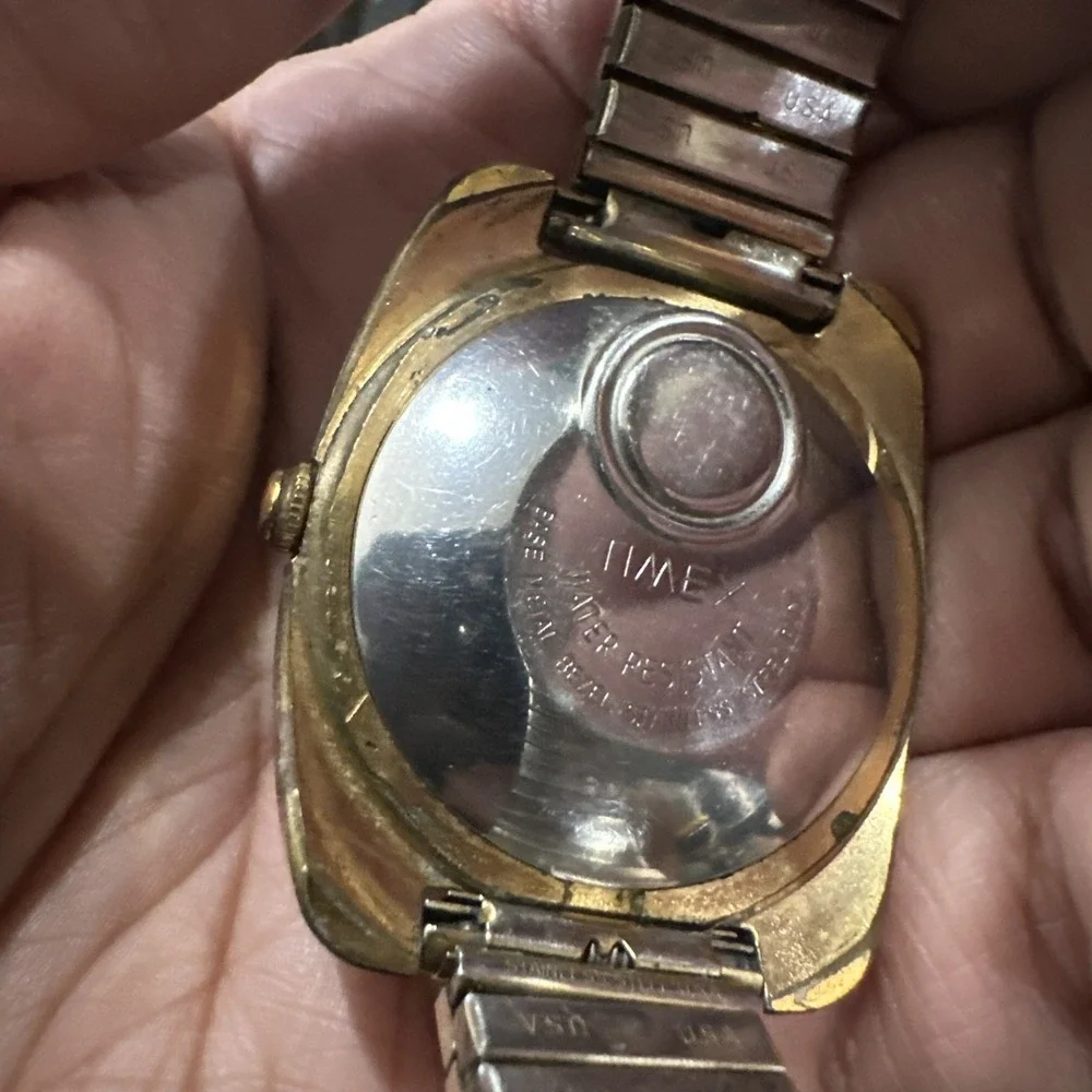 Works Vintage Timex Electronic TV Box 37mm Quartz Gold Tone Mens Watch Fit 8in